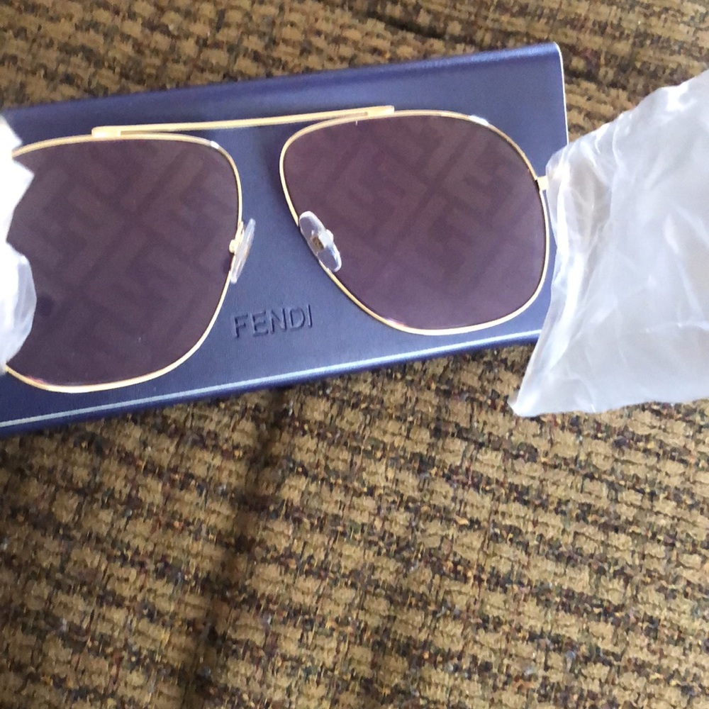 Fendi 64mm Oversize Lenticular Aviator Sunglasses - Picture 9 of 10